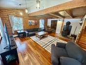Cozy Log Cabin on the Stowe line!