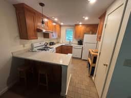 Cozy 2-bedroom Condo - Close to town!