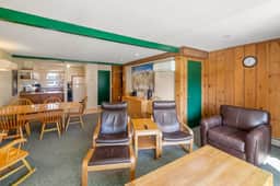 Cozy Stowe Condo w/ Pools, Hot Tub - Close to town