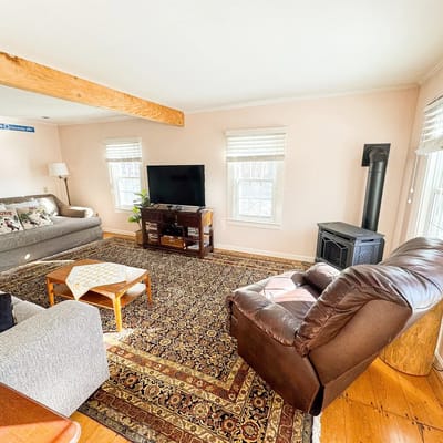 Cozy Farmhouse - Close to skiing!