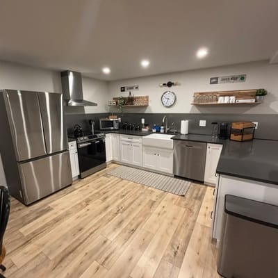 Renovated 2‑Bed Apt w/EV Charger Close to Village