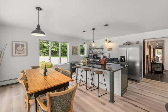 Charming & Renovated Stowe 4 BR Getaway - Image 1