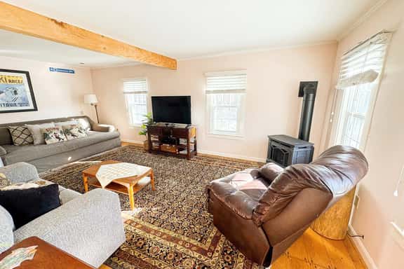 Cozy Farmhouse - Image 1
