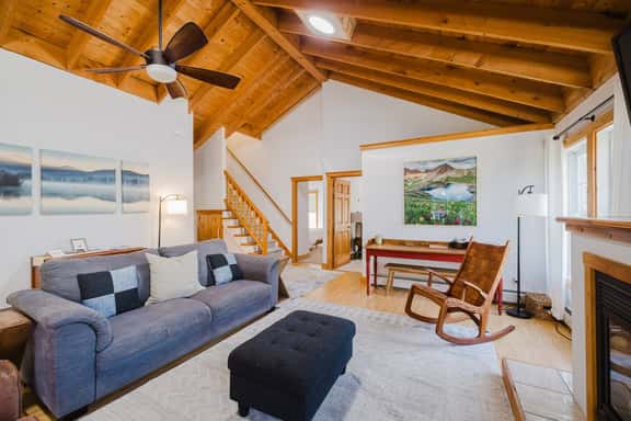 Updated and Spacious 3BR +loft - Image 1