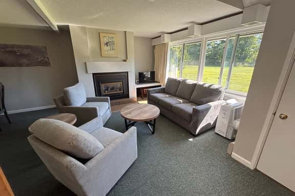Stowe Condo with hot tub, pools, tennis courts! - Image 1