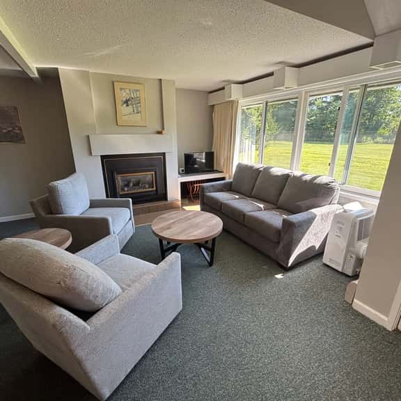 Stowe Condo with hot tub, pools, tennis courts! - Image 1