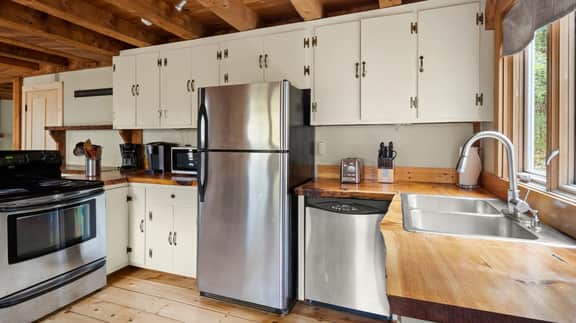 4BR Vermont Cabin w/ Fireplace, A/C, & Grill