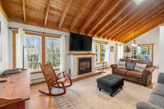 Idyllic Stowe Home and pvt Suite