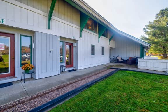 Cozy Stowe Condo w/ Pools, Hot Tub - Close to town