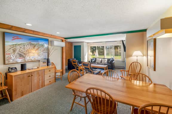 Cozy Stowe Condo w/ Pools, Hot Tub - Close to town