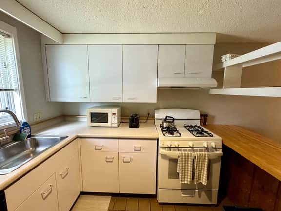 Stowe Condo with hot tub, pools, tennis courts!