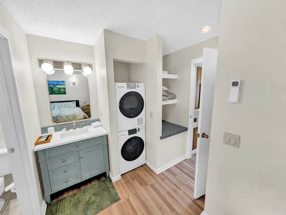 Cozy Stowe condo - close to skiing!